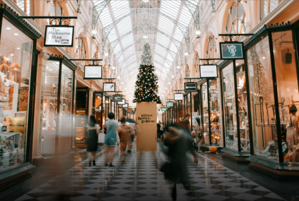 holiday mall shopping scene